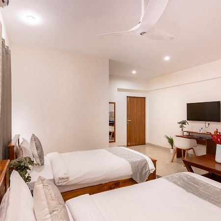 The Silver Chimes Suites Bangalore Exterior foto