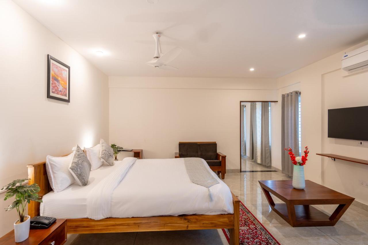 The Silver Chimes Suites Bangalore Exterior foto