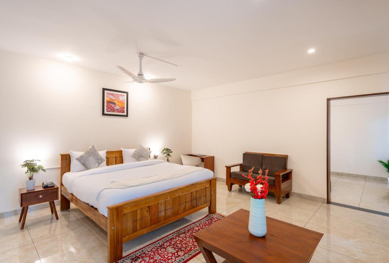 The Silver Chimes Suites Bangalore Exterior foto